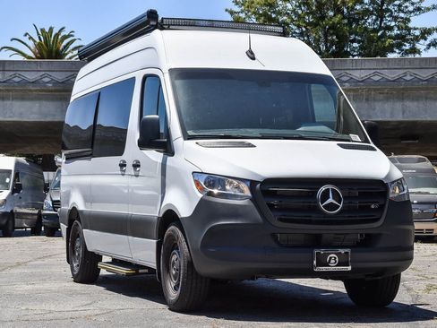 Used 2021 Mercedes-Benz Sprinter 2500 image 3