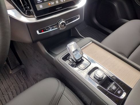 New 2026 Volvo XC90 B6 Plus w/ Protection Package Premier image 14