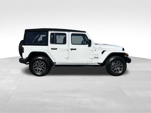 Used 2024 Jeep Wrangler Sahara image 6