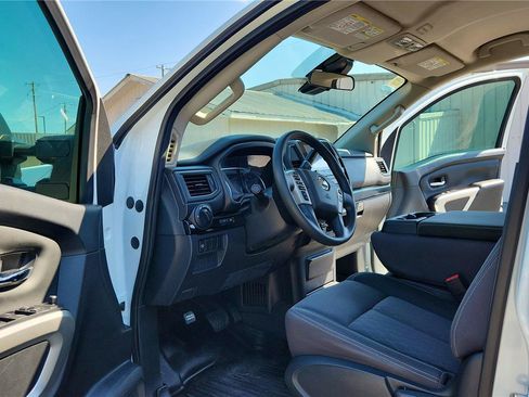 Used 2022 Nissan Titan SV AWD/4WD image 13