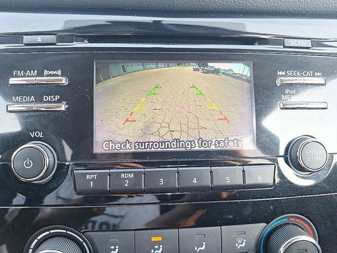 Used 2017 Nissan Rogue S w/ Appearance Package FWD image 15