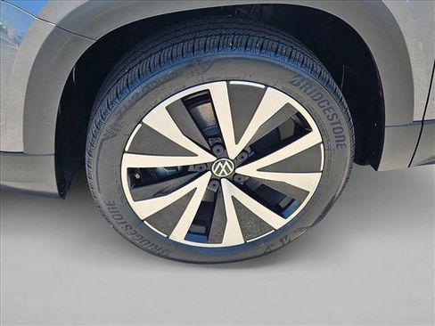 Certified 2022 Volkswagen Taos SE FWD image 23