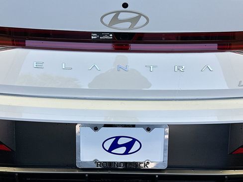 New 2026 Hyundai Elantra Limited image 21