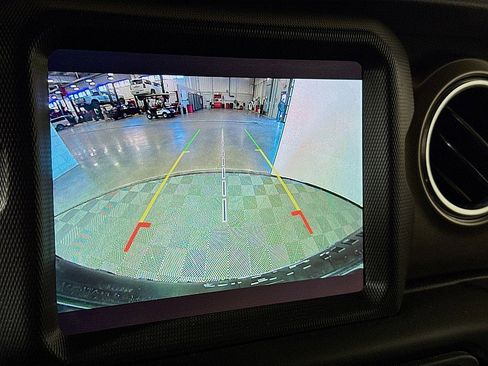 Used 2018 Jeep Wrangler Unlimited Rubicon image 16