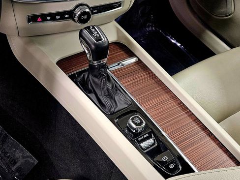 Used 2021 Volvo S60 T5 Momentum w/ Climate Package image 11