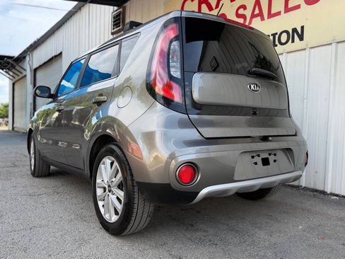 Used 2018 Kia Soul + FWD image 10