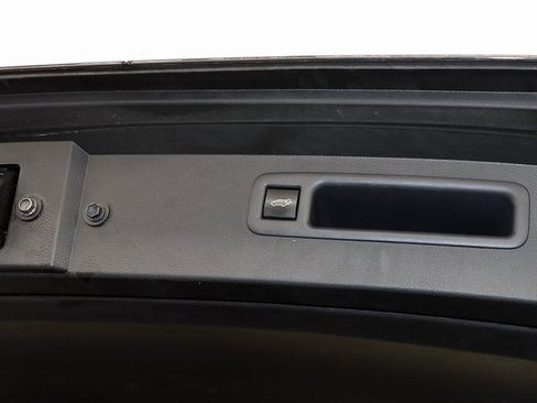 Used 2023 Toyota Highlander XLE image 28