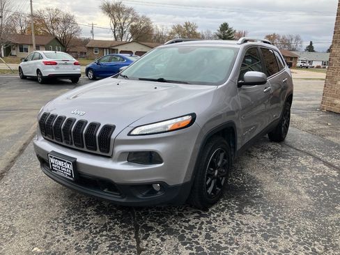 Used 2018 Jeep Cherokee Latitude w/ Cold Weather Group image 7