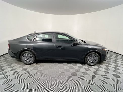 New 2025 Kia K4 LX image 2