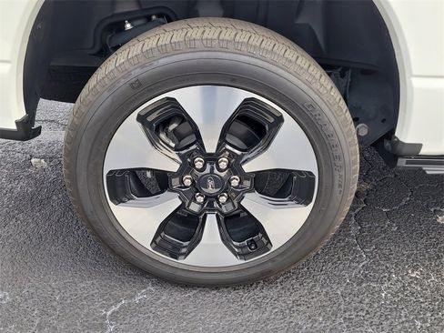 Used 2024 Ford F150 Lightning Platinum image 5