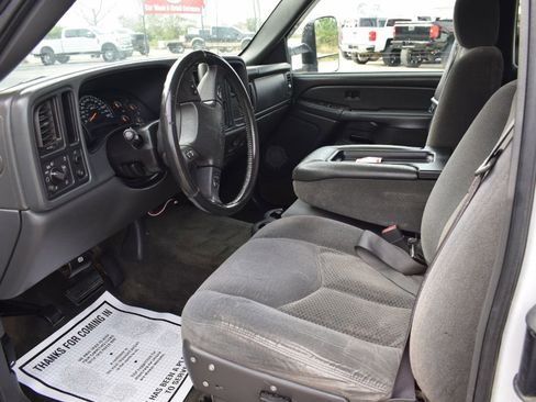 Used 2004 Chevrolet Silverado 2500 LS w/ Heavy-Duty Power Package image 9