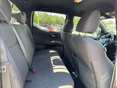 Used 2018 Toyota Tacoma TRD Off-Road image 12