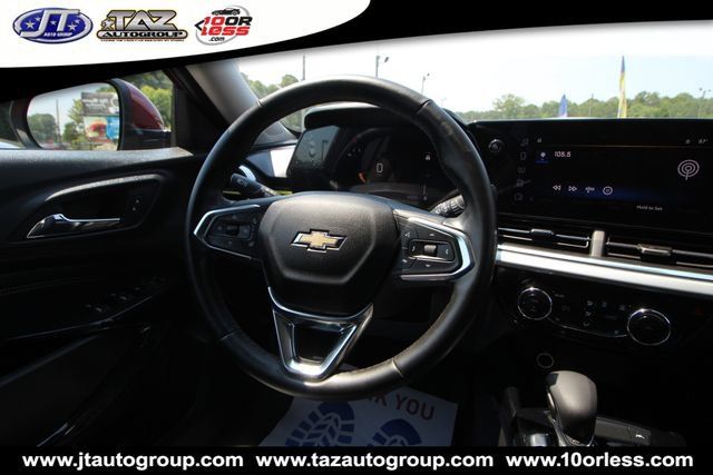 Used 2025 Chevrolet Trax LT w/ LT Convenience Package FWD image 17