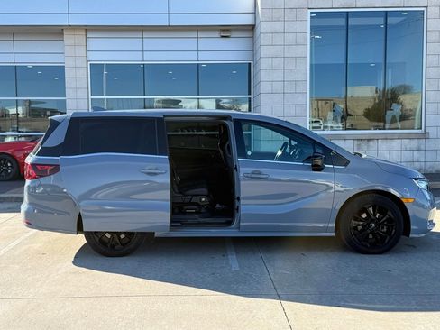 Used 2024 Honda Odyssey Sport image 10