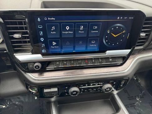 Used 2025 Chevrolet Silverado 1500 LTZ AWD/4WD image 17
