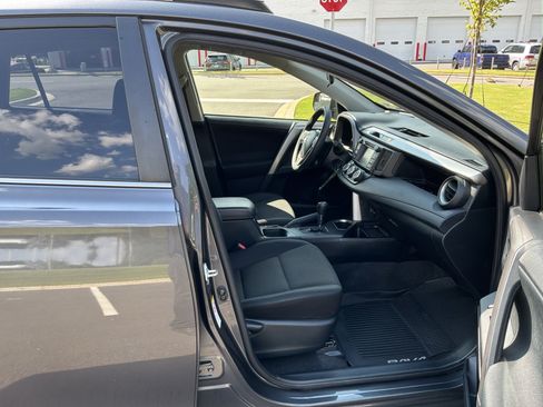 Used 2016 Toyota RAV4 LE AWD/4WD image 33