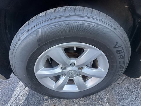 Used 2010 Lexus GX 460 image 27