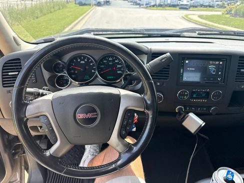 Used 2012 GMC Sierra 2500 SLE w/ SLE Preferred Package AWD/4WD image 7
