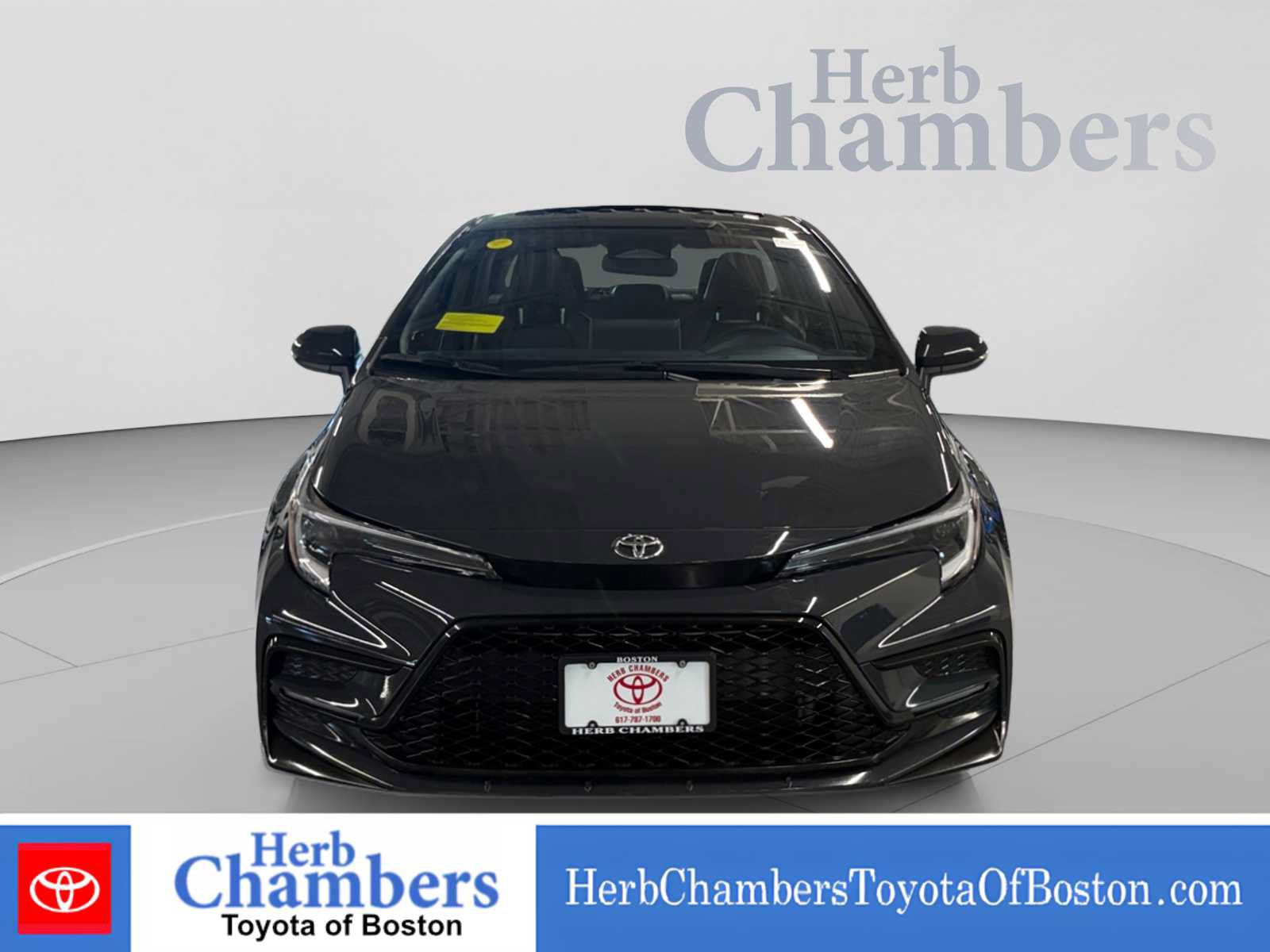Used 2025 Toyota Corolla XSE FWD image 2