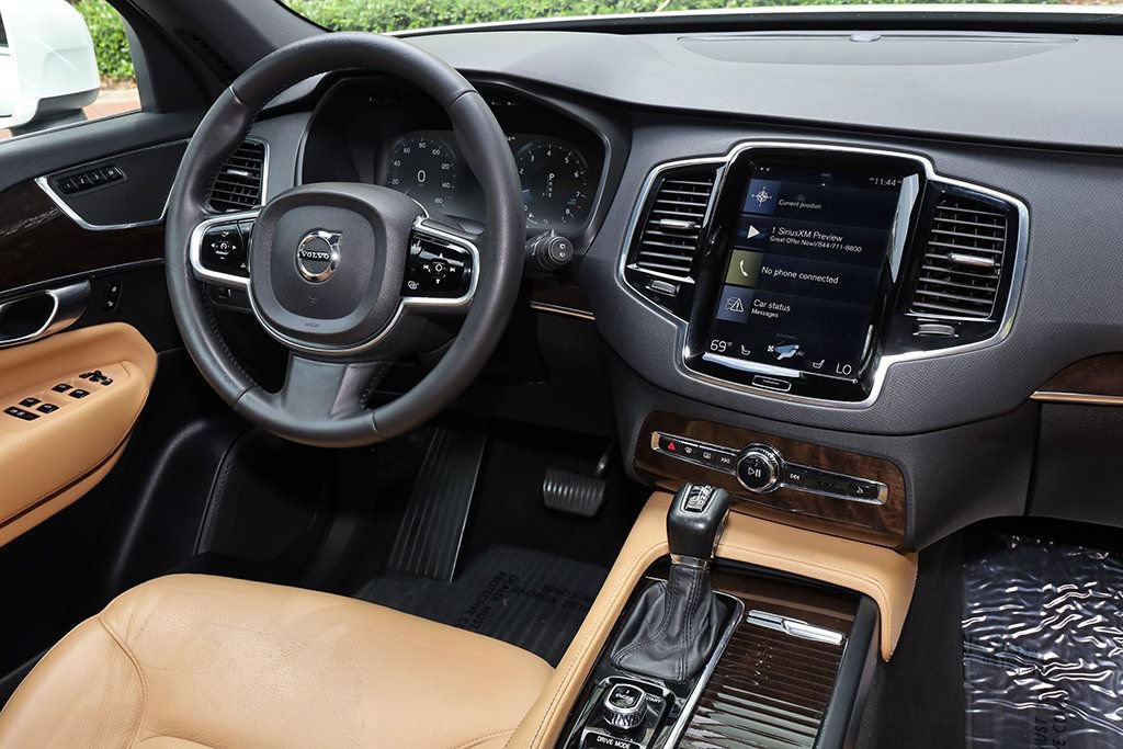 Used 2017 Volvo XC90 T6 Momentum w/ Vision Package AWD/4WD image 9