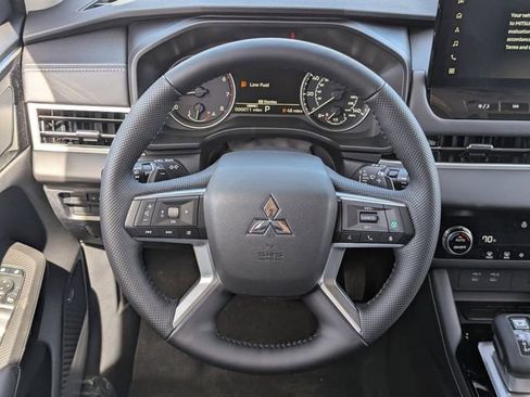 New 2026 Mitsubishi Outlander SE image 10