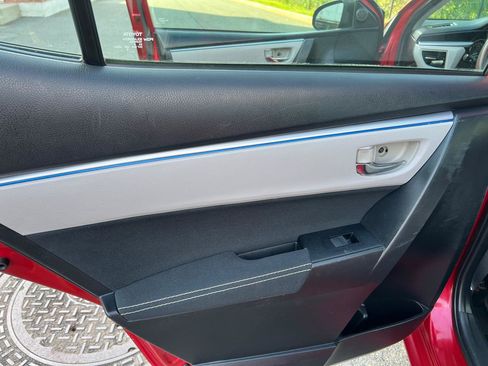 Used 2015 Toyota Corolla LE FWD image 11