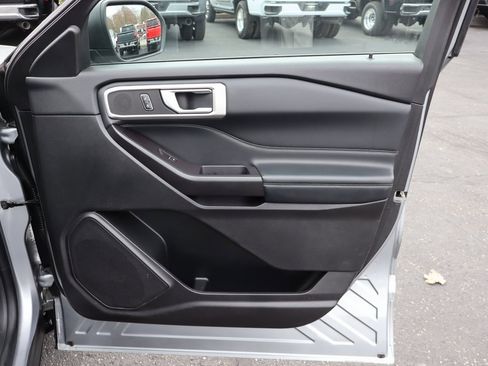 Used 2020 Ford Explorer XLT w/ Equipment Group 202A image 30