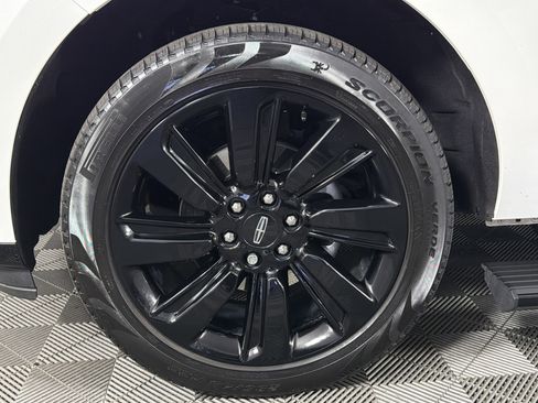 Used 2024 Lincoln Navigator Reserve image 6