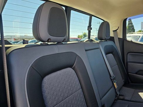 Used 2017 Chevrolet Colorado Z71 AWD/4WD image 14