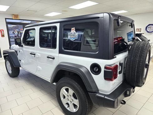 Used 2022 Jeep Wrangler Unlimited Sport image 10