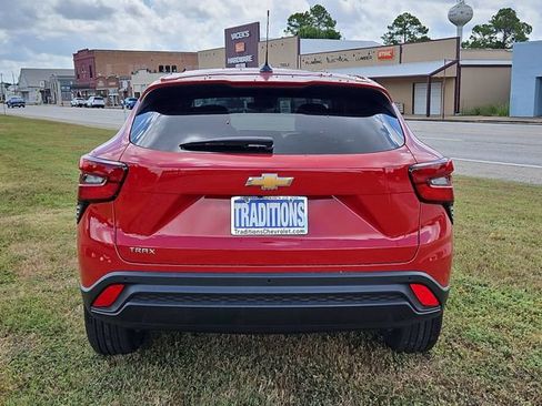 New 2026 Chevrolet Trax LS w/ LS Convenience Package FWD image 39