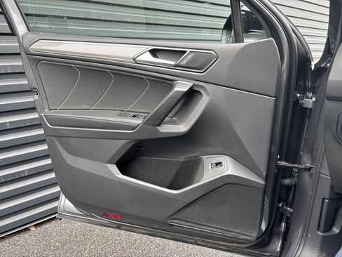 Used 2024 Volkswagen Tiguan SE R-Line image 17