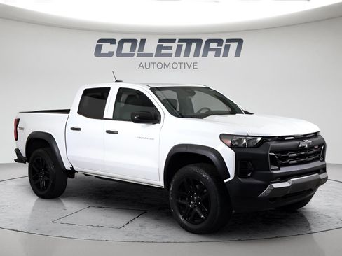 Used 2024 Chevrolet Colorado Trail Boss AWD/4WD image 2