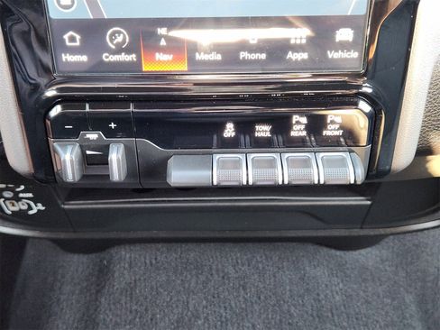 Used 2024 RAM 2500 Big Horn w/ Sport Appearance Package image 28