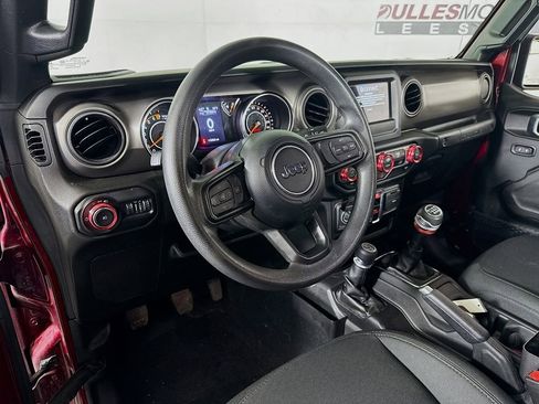 Used 2022 Jeep Wrangler Unlimited Sport AWD/4WD image 9
