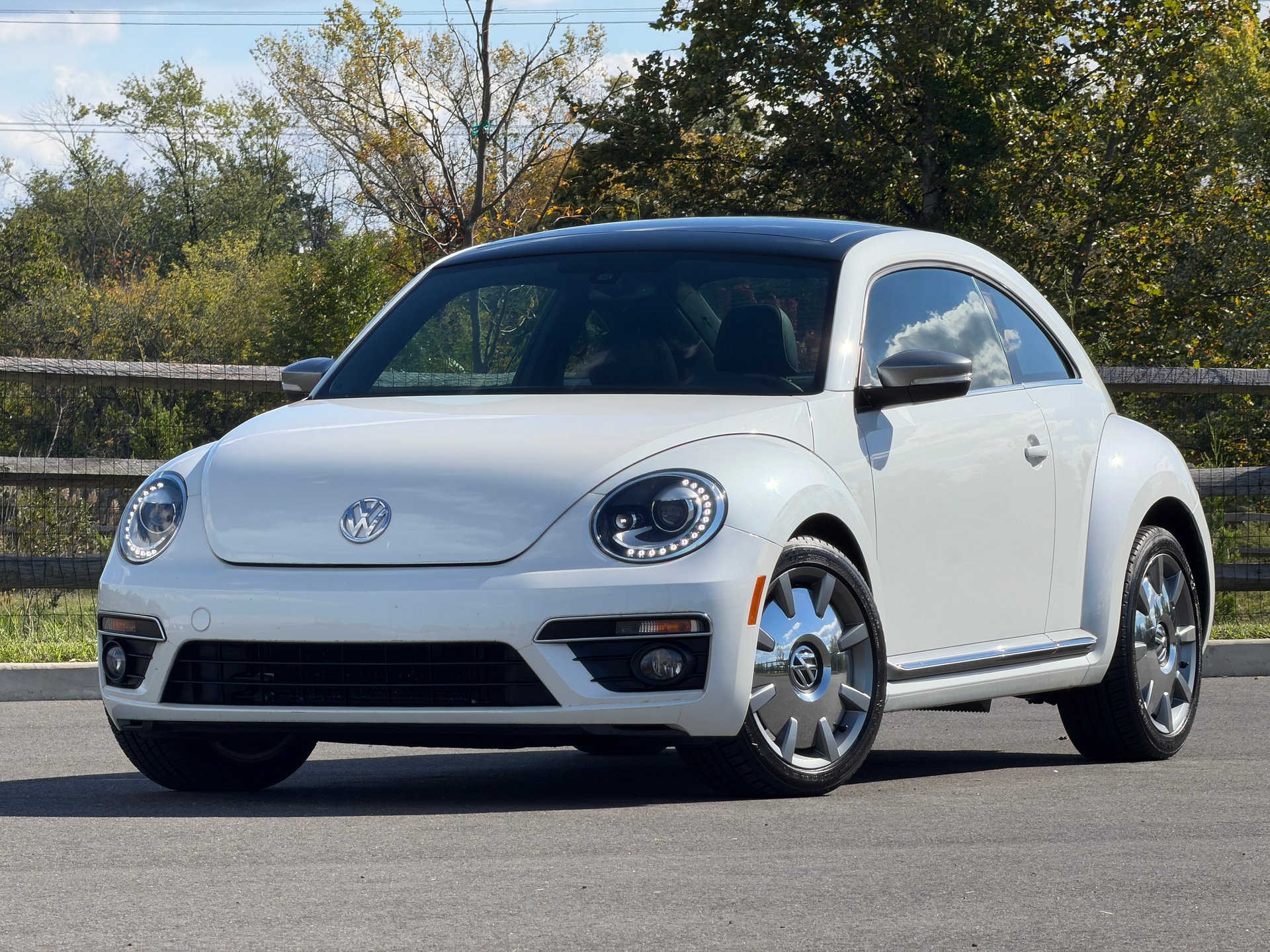 Used 2014 Volkswagen Beetle TDI FWD image 3