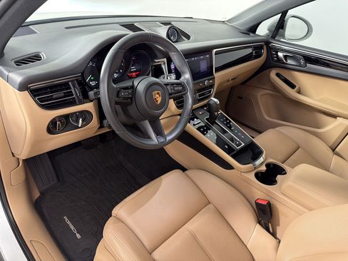 Certified 2024 Porsche Macan AWD/4WD image 4