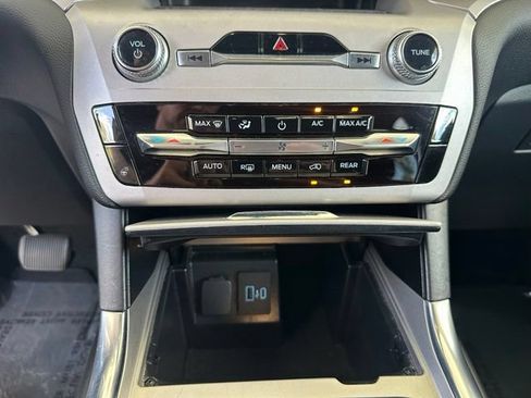 Used 2023 Ford Explorer XLT w/ Equipment Group 202A RWD image 21