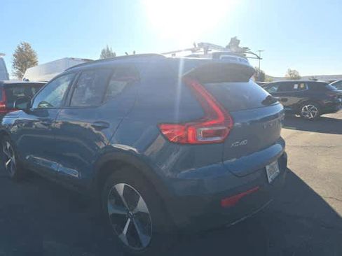 Used 2025 Volvo XC40 B5 Plus image 10