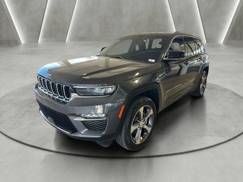 Used 2023 Jeep Grand Cherokee 4WD 4xe image 3