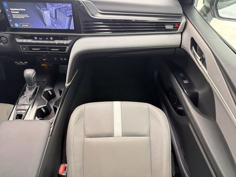 Used 2025 Toyota Camry SE FWD image 27