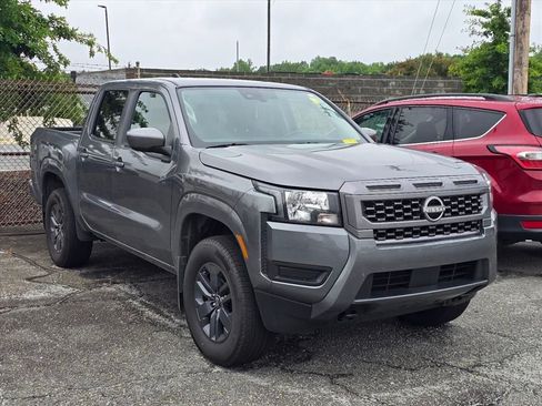 Used 2025 Nissan Frontier SV AWD/4WD image 9