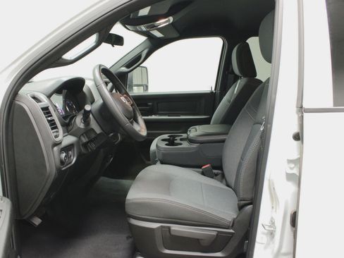 New 2024 RAM 2500 Tradesman w/ Chrome Appearance Group image 17