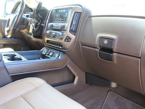 Used 2018 GMC Sierra 2500 Denali w/ Duramax Plus Package AWD/4WD image 14