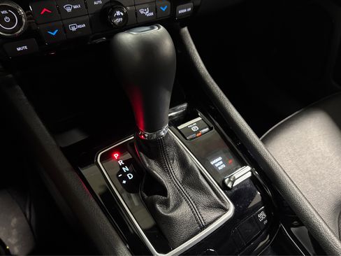 Used 2025 Jeep Compass Limited image 34