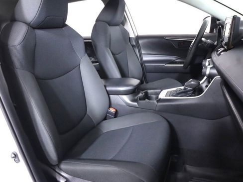 Used 2021 Toyota RAV4 LE image 32