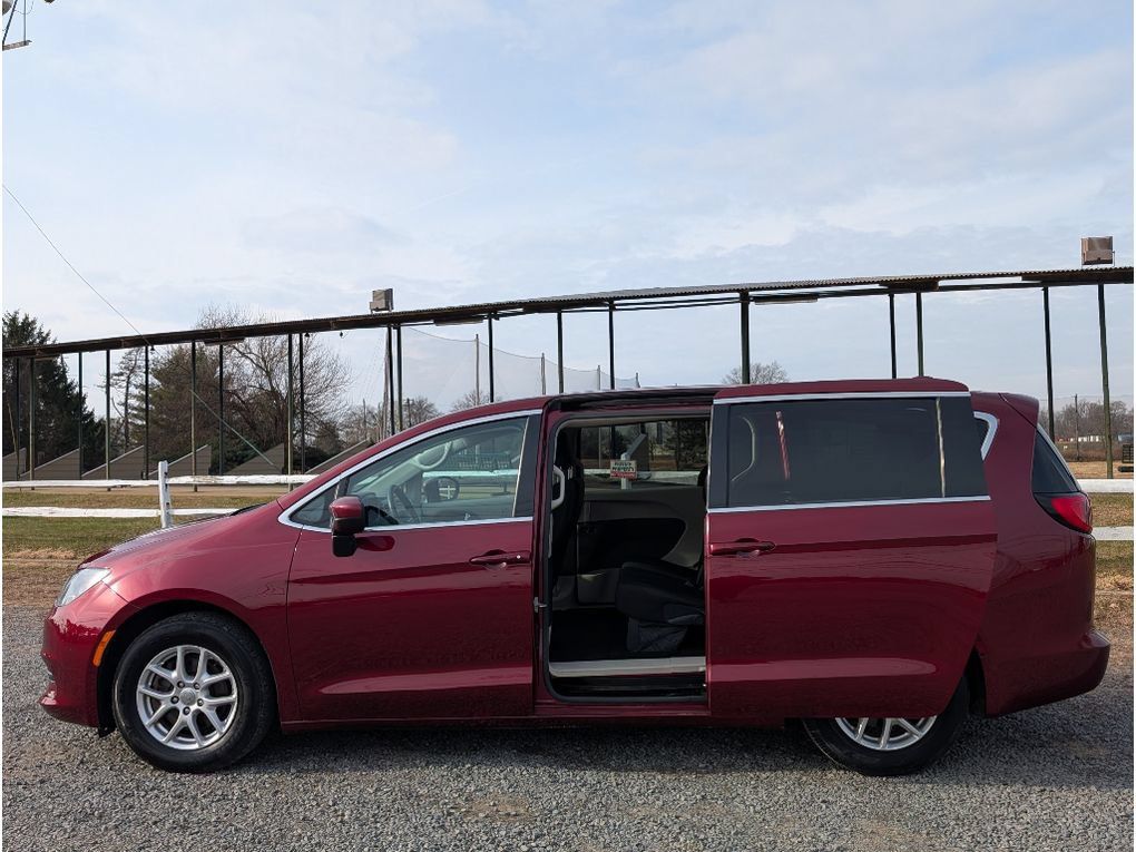 Used 2018 Chrysler Pacifica LX FWD image 10