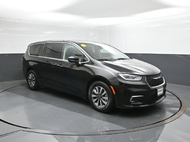 Used 2024 Chrysler Pacifica Limited FWD image 26
