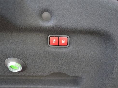 Used 2022 Mercedes-Benz SL 63 AMG 4MATIC w/ Driver Assistance Package image 63