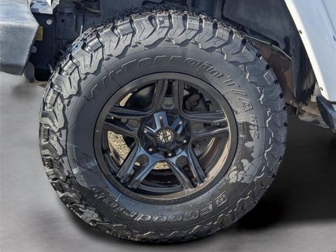 Used 2012 Jeep Wrangler Arctic image 9